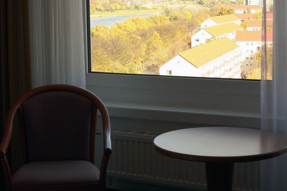 Hotel Am Terrassenufer 4*